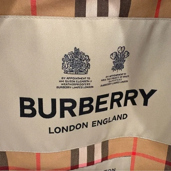 Authentic Burberry Women Beige Trench Coat - size 4 - Picture 3 of 6